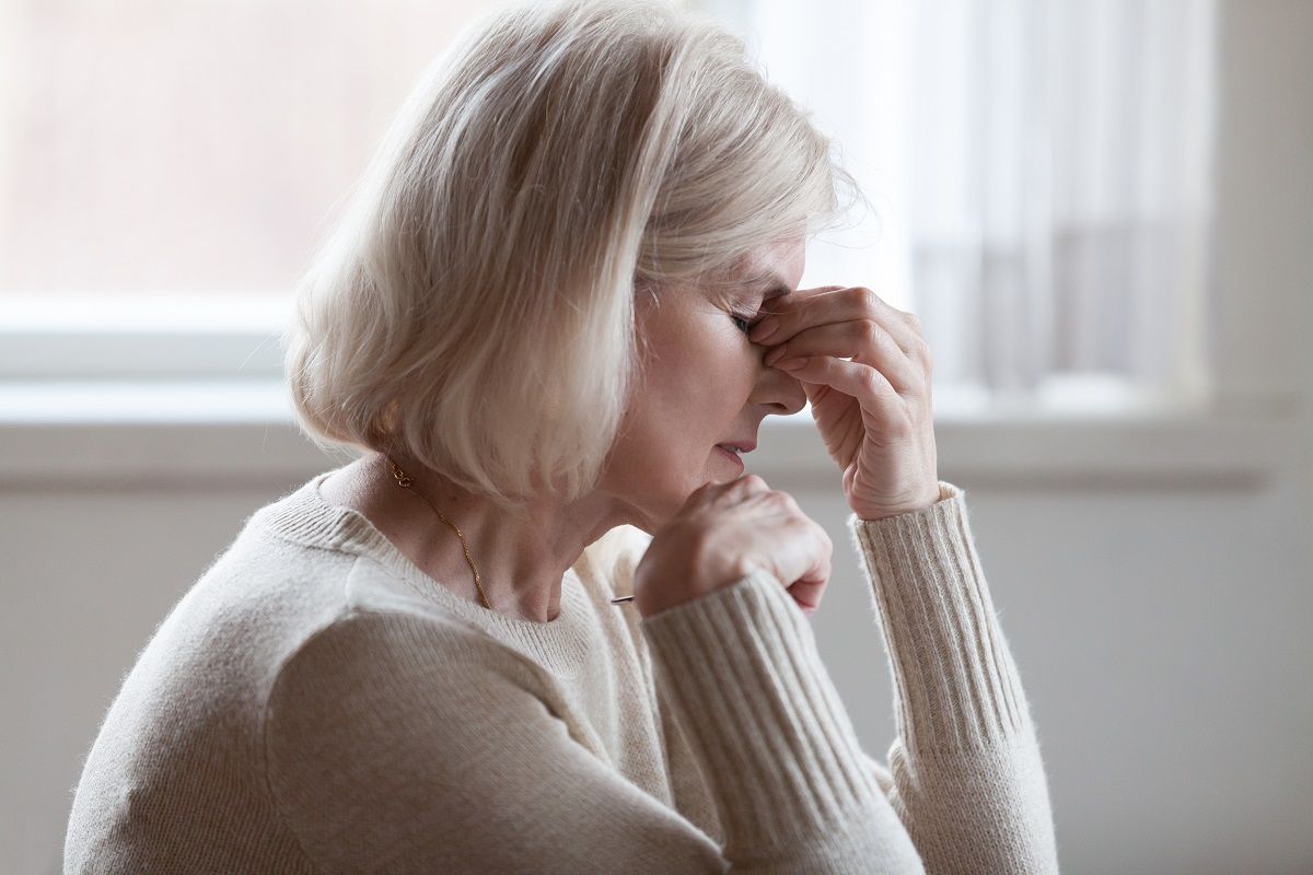 Femme fatiguée illustrant les causes de la fatigue chronique